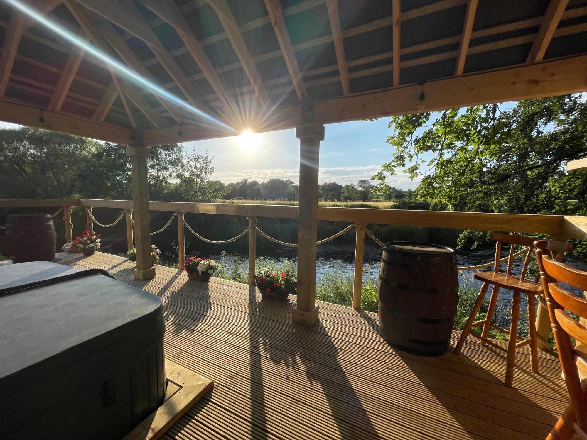Luxury Accommodation In County Antrim With Riverside Hot Tub Kells Екстериор снимка